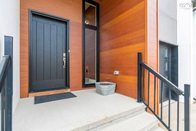 13 Helen Creighton Court — photo 2