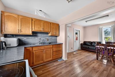 294 Queen Street — photo 4