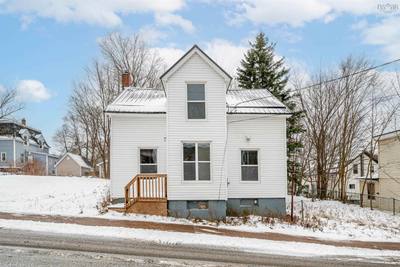 221 Maclean Street — photo 2