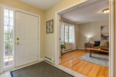 255 Sandwick Drive — photo 2