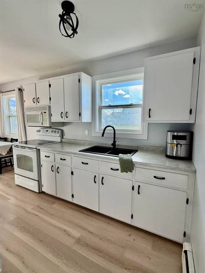 733 Sharpes Lane — photo 4