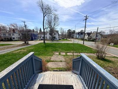 218 Fraser Street — photo 5