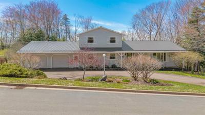 40 Fundy Drive — photo 2