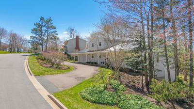 40 Fundy Drive — photo 3
