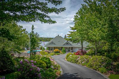 243 Lakeshore Drive — photo 2