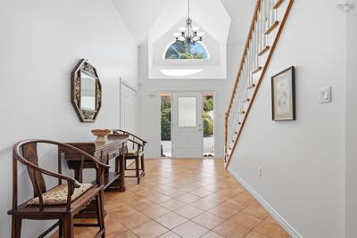 243 Lakeshore Drive — photo 4