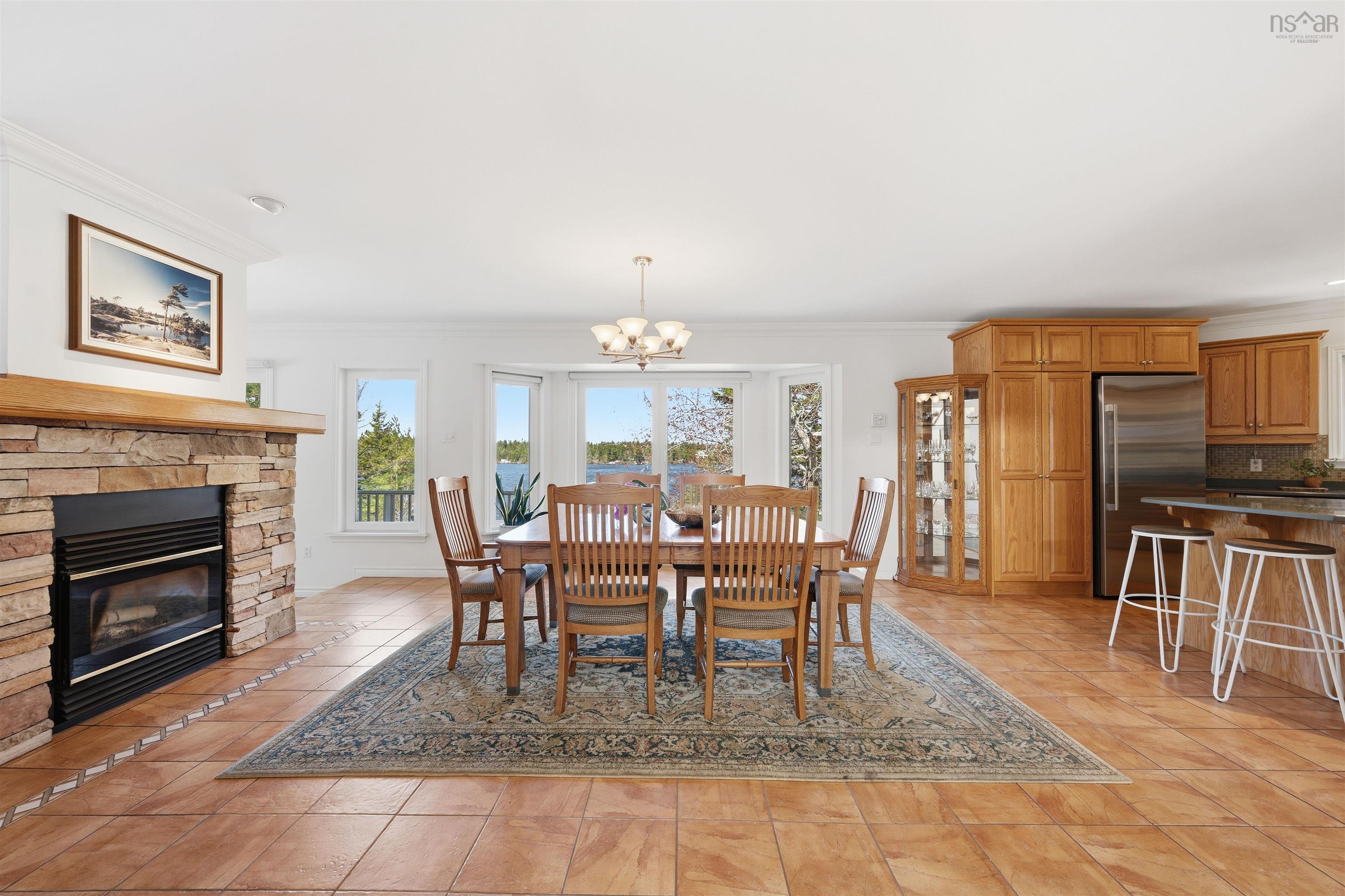243 Lakeshore Drive — photo 5