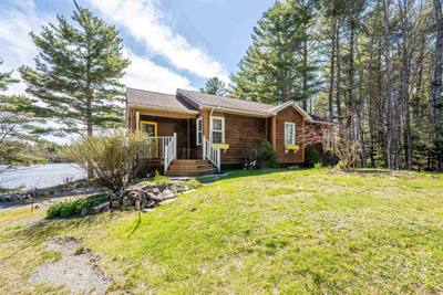 1471 Medway River Road — photo 2
