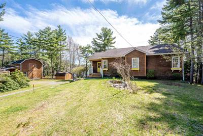 1471 Medway River Road — photo 3