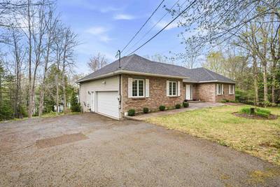242 Sandwick Drive — photo 3