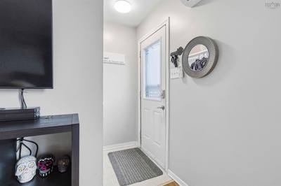 33 Huntingdon Drive — photo 4