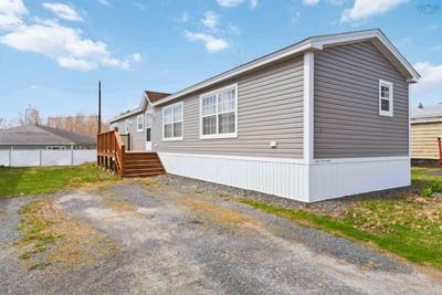 63 Douglas Avenue — photo 3