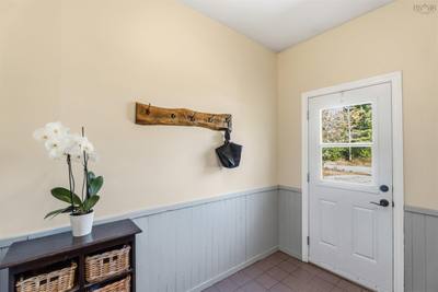 2410 Loretta Avenue — photo 4