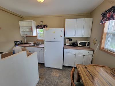 8356 East Bay Highway — photo 4