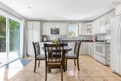 277 Victoria Road — photo 8