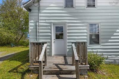 84 Lawrence Street — photo 3