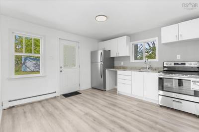 84 Lawrence Street — photo 5