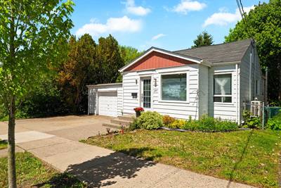 6477 Roslyn Road — photo 4