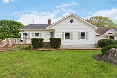 10 Connaught Ave — photo 2