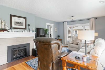 10 Connaught Ave — photo 5