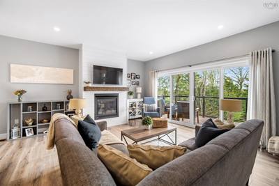 723 Mccabe Lake Drive — photo 4