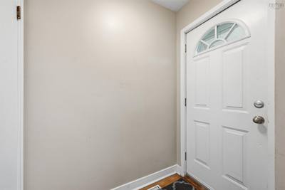 55&55 1/2 Glenwood Avenue — photo 3