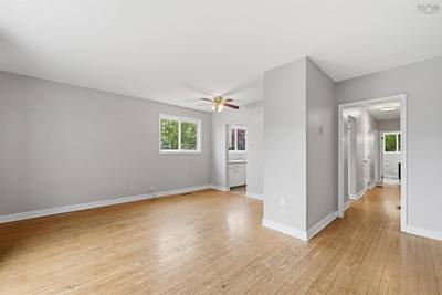 55&55 1/2 Glenwood Avenue — photo 4