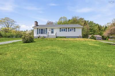 512 Windsor Junction Road — photo 2