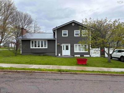 118 Macsween Street — photo 2