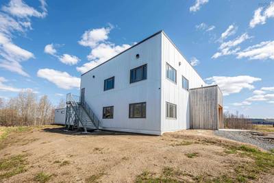 1200 Parkway Drive — photo 3