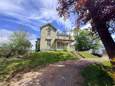 242 Fraser Street — photo 2