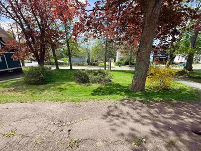 242 Fraser Street — photo 3