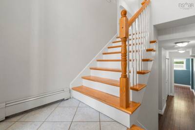64 Whitehall Crescent — photo 3