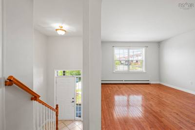 64 Whitehall Crescent — photo 4