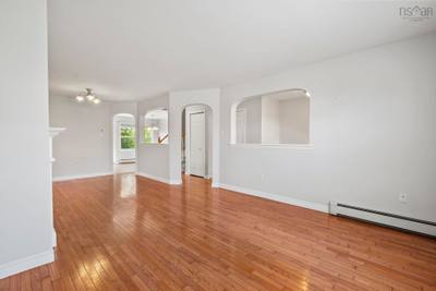 64 Whitehall Crescent — photo 7