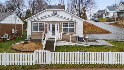140 Maple Avenue — photo 2