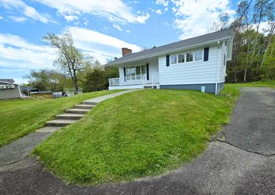 61 Braemar Drive — photo 2