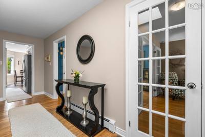 56 Bristol Avenue — photo 4