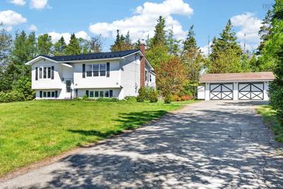 18 Gordon Whitney Drive — photo 3