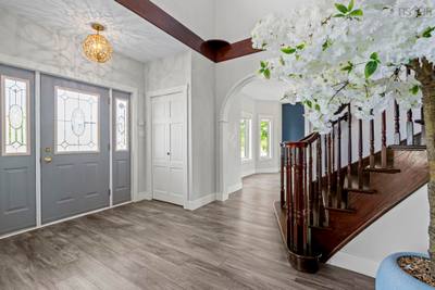 31 Lancaster Drive — photo 2