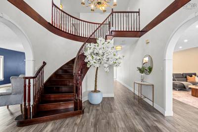 31 Lancaster Drive — photo 3