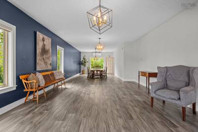 31 Lancaster Drive — photo 4