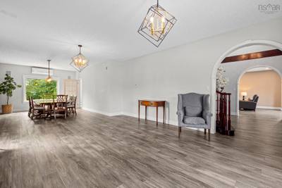 31 Lancaster Drive — photo 5