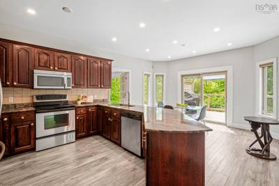31 Lancaster Drive — photo 8