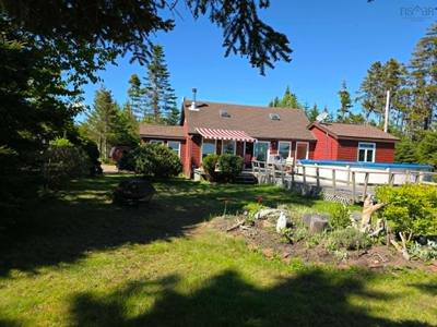 251 Bayview Drive — photo 2