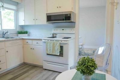 36 Simcoe Place — photo 5