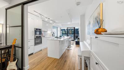 1650 Granville Street #1406 — photo 4