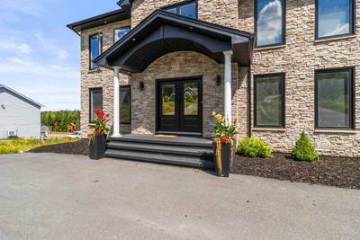 382 Galloway Drive — photo 3