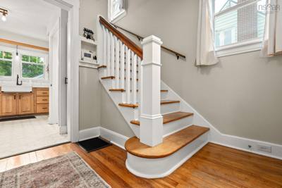 90 Churchill Street — photo 3