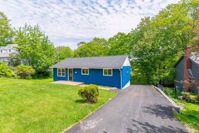 27 Meadowview Drive — photo 2